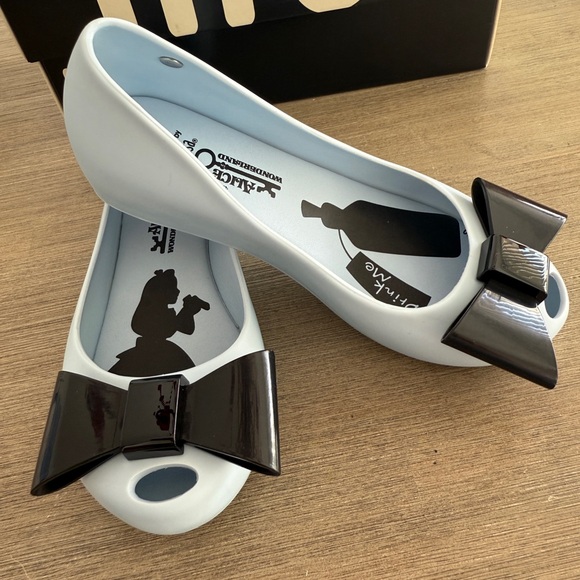 MINI MELISSA -
MEL DREAMED BY MELISSA ALICE IN WONDERLAND SHOES - Picture 7 of 11